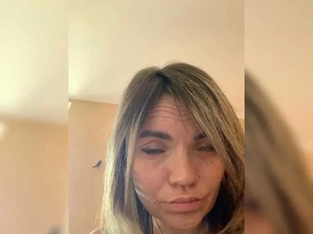 Ella-Pearlie on BongaCams 