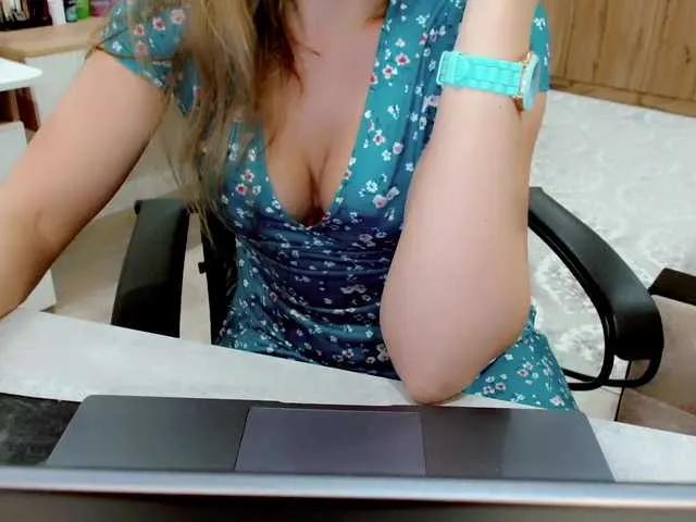 JuicyGloss on BongaCams