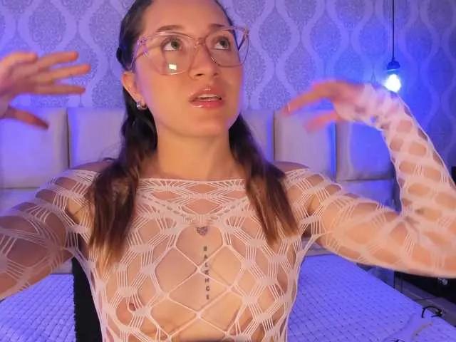 LeiahBlonde on BongaCams