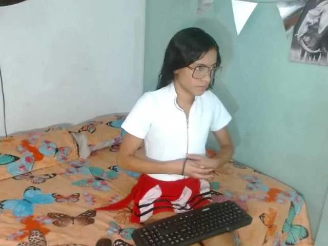 nicolle-sanders on BongaCams