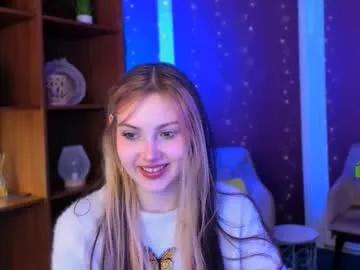 berry_vibe — GOAL: dance [331 tokens remaining] Welcome to my room! #18 #c2c #natural #girls #feet