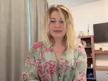 blondie_xoxoxo — Hi I am new here...dont be rude please Goal: Wiggle tease  [30 tokens remaining] #new #shy #nonude #milf #natural