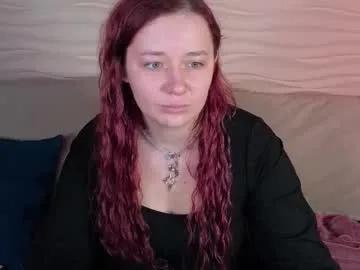 carolina_winter — FLASH BOOBS  #redhead #femdom #findom #german #curvy [139 tokens remaining]