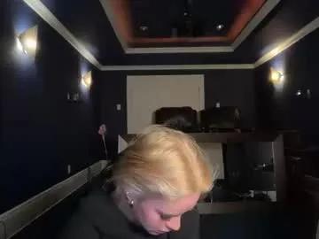 kenziesmithh — 2000 views 30 likes summer 2200 views 20 likes double handbra #new #innocent #blonde [0 tokens remaining]