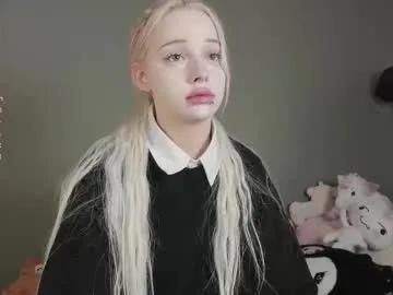 nicole_yo — suck fimgers with saliva [200 tokens left] #anal #feet #blonde #young #squirt