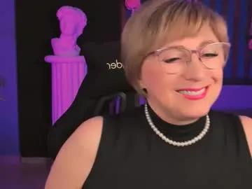 sugarvi — I love to have heart-to-heart conversations on all topics #milf #findom #nonude #mommy
