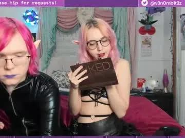 v3n0mb1t3z — Goal 1 : topless makeout <3 (889 tokens remaining) #couple #lesbian #goth #petite #pierced