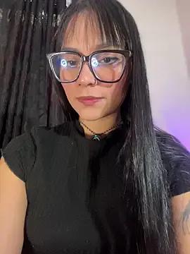 AlannaDollx — Spread my pussy lips & fingers