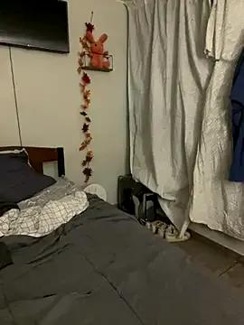 AleFantasy000001Peru — Calintate Ale presiona tus pezones