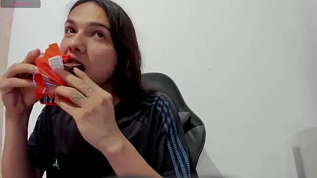 Almaazz on StripChat 