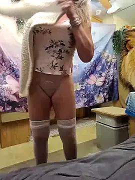 annika_lately — Chatroom Dildo!