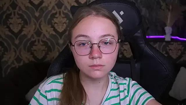 ArrinaWairr on StripChat 