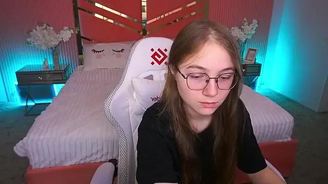 ArrinaWairr on StripChat 