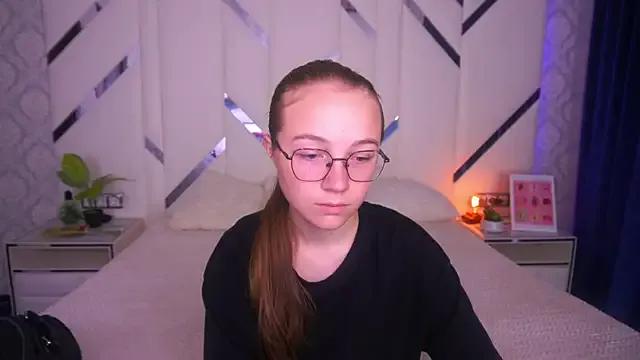 ArrinaWairr on StripChat 