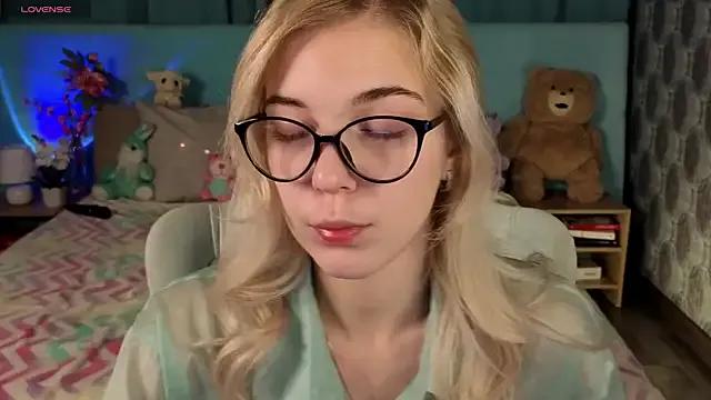 Aurora_Bennet on StripChat