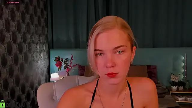 Aurora_Bennet on StripChat
