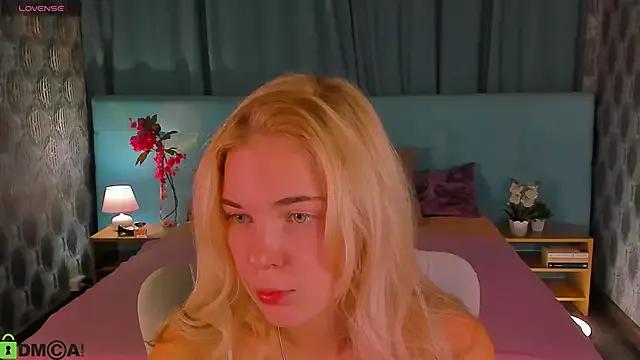 Aurora_Bennet on StripChat