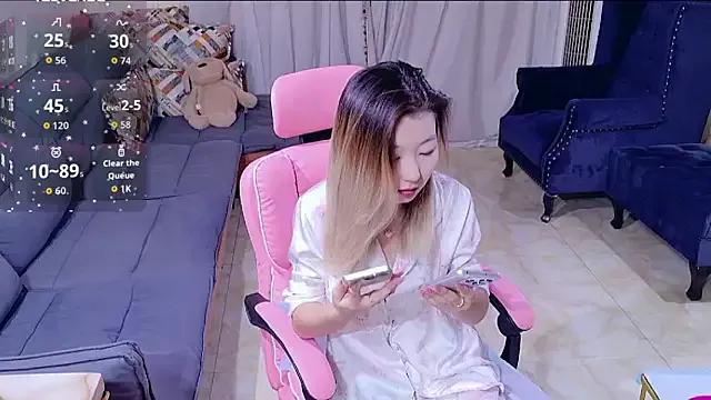 Deserve_E on StripChat 