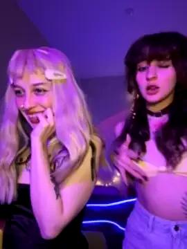 Dooubletroublee on StripChat 