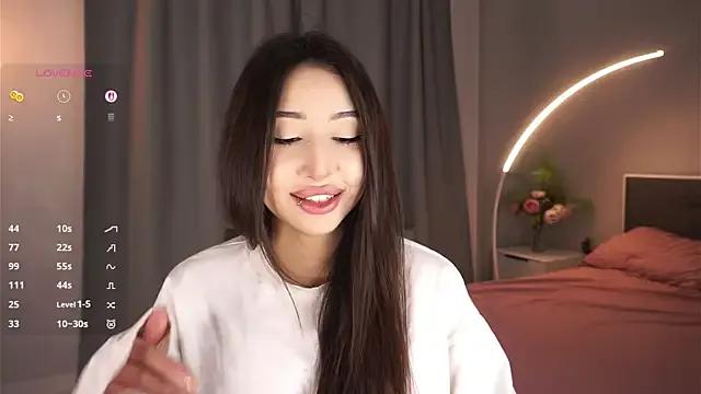 EleonorSimmes on StripChat 