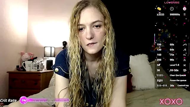 EllieeRose on StripChat 