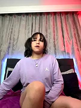 Eymmy_24 on StripChat