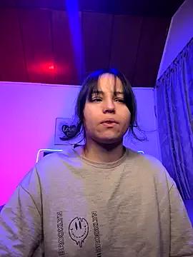 Eymmy_24 on StripChat