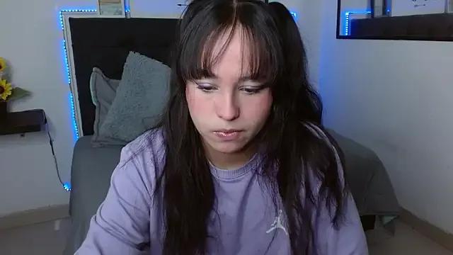 Eymmy_24 on StripChat