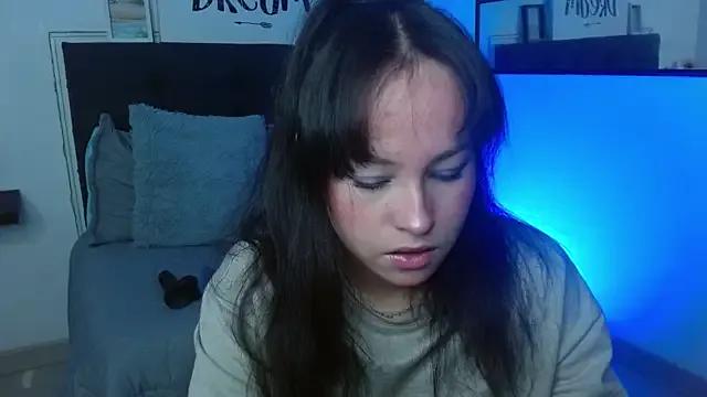 Eymmy_24 on StripChat