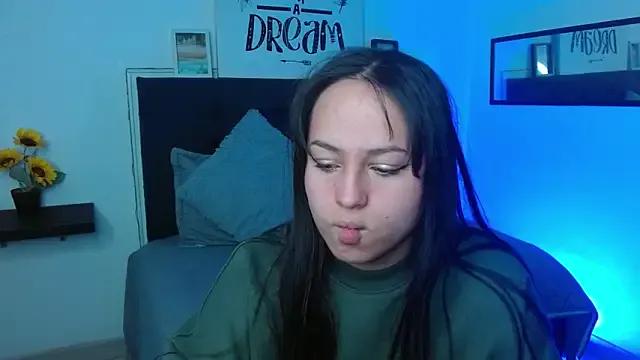 Eymmy_24 on StripChat