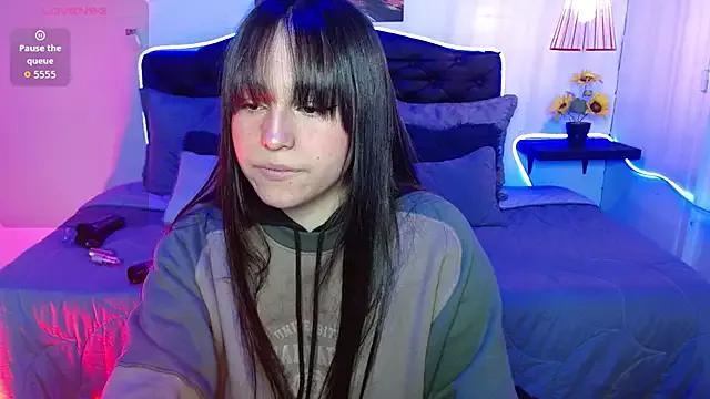 Eymmy_24 on StripChat