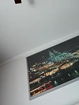 Hornyblond_Bella on StripChat