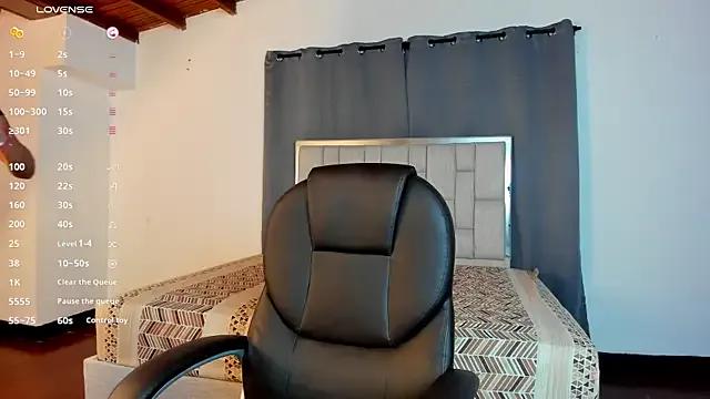 kalila_latif on StripChat