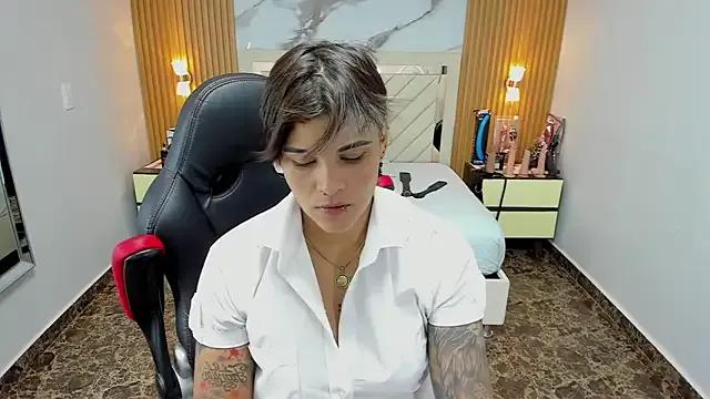 KAROLLJONES1 on StripChat