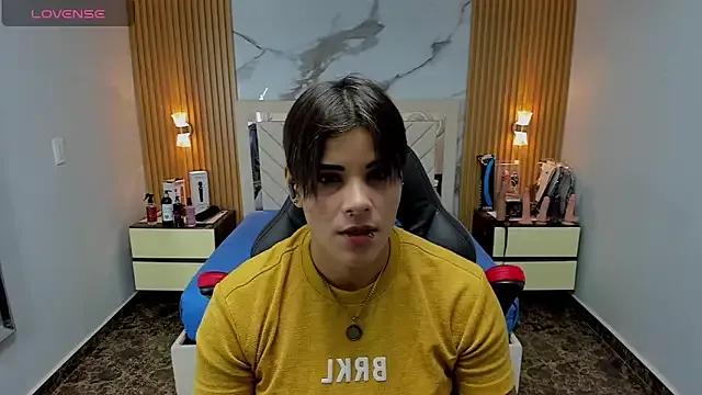 KAROLLJONES1 on StripChat