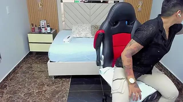 KAROLLJONES1 on StripChat