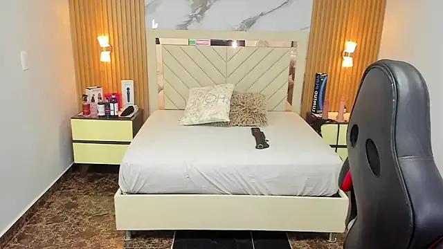 KAROLLJONES1 on StripChat