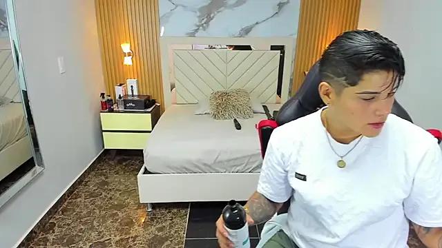 KAROLLJONES1 on StripChat