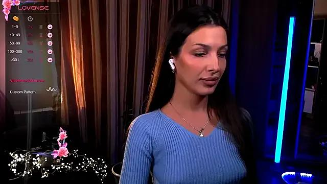 Laura_Bess on StripChat