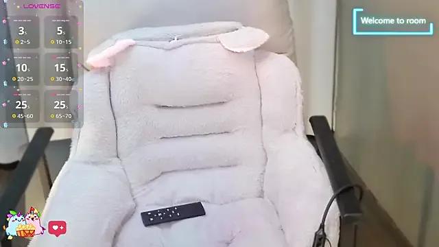 LINLIN-2025 on StripChat 