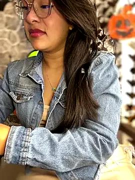 Liulee2 on StripChat 