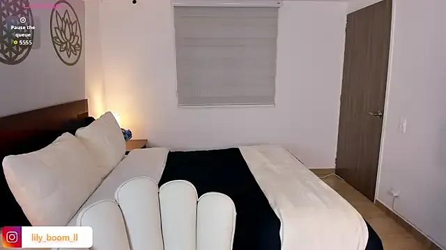 Lyliboomm on StripChat 