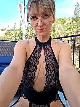 MissMialicious — Pussy + 3 min control + surprise Vid