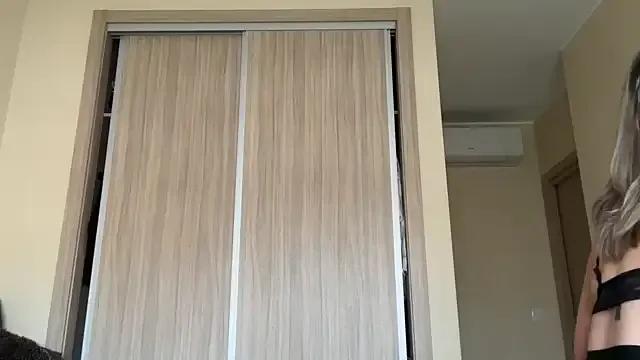 naughtyhollyxxxx on StripChat