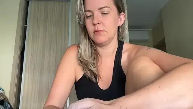 naughtyhollyxxxx on StripChat