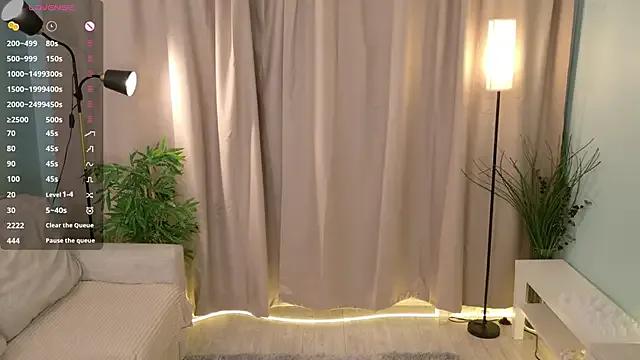 Playful_Lia — Flash naked ass