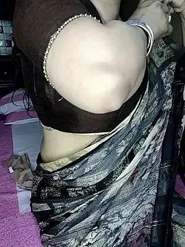 PRIYA_22 on StripChat