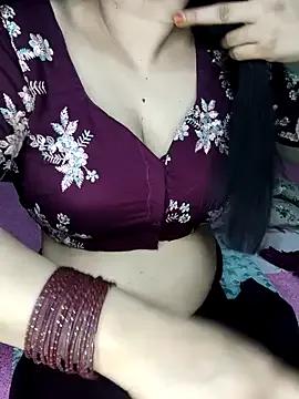 PRIYA_22 on StripChat