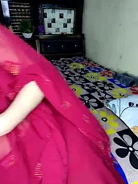 PRIYA_22 on StripChat