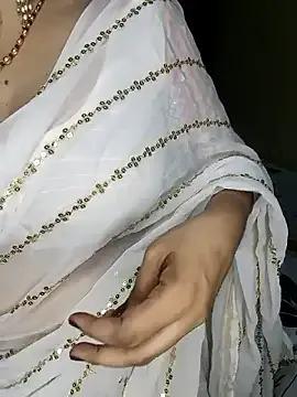 PRIYA_22 on StripChat